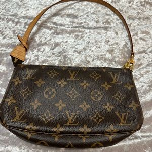 Louie Vuitton small shoulder bag